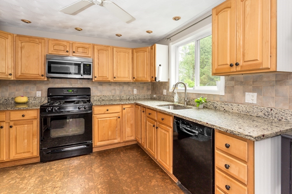 8 Haverstock Road Franklin, MA 02038 - Photo 16 of 42 Gallery Image 16