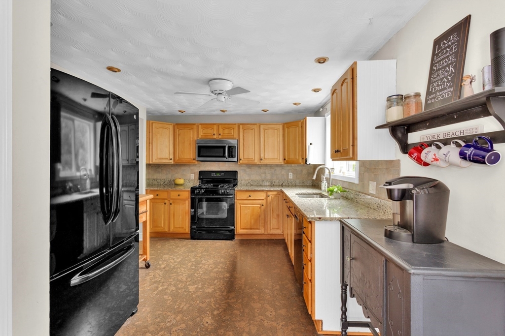 8 Haverstock Road Franklin, MA 02038 - Photo 17 of 42 Gallery Image 17
