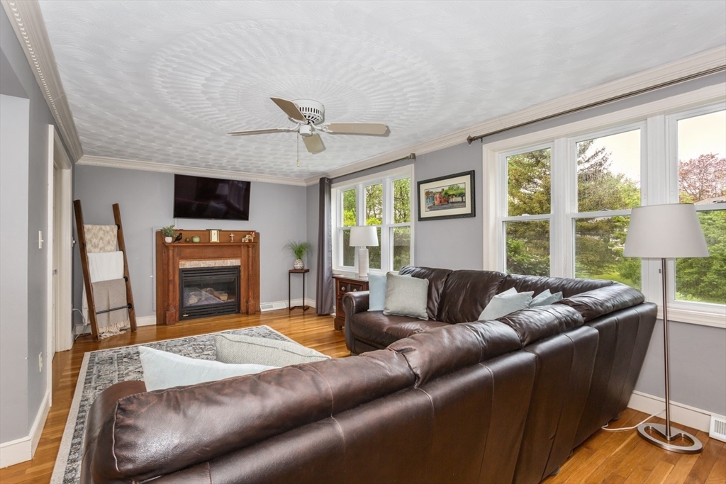 8 Haverstock Road Franklin, MA 02038 - Photo 9 of 42 Gallery Image 9