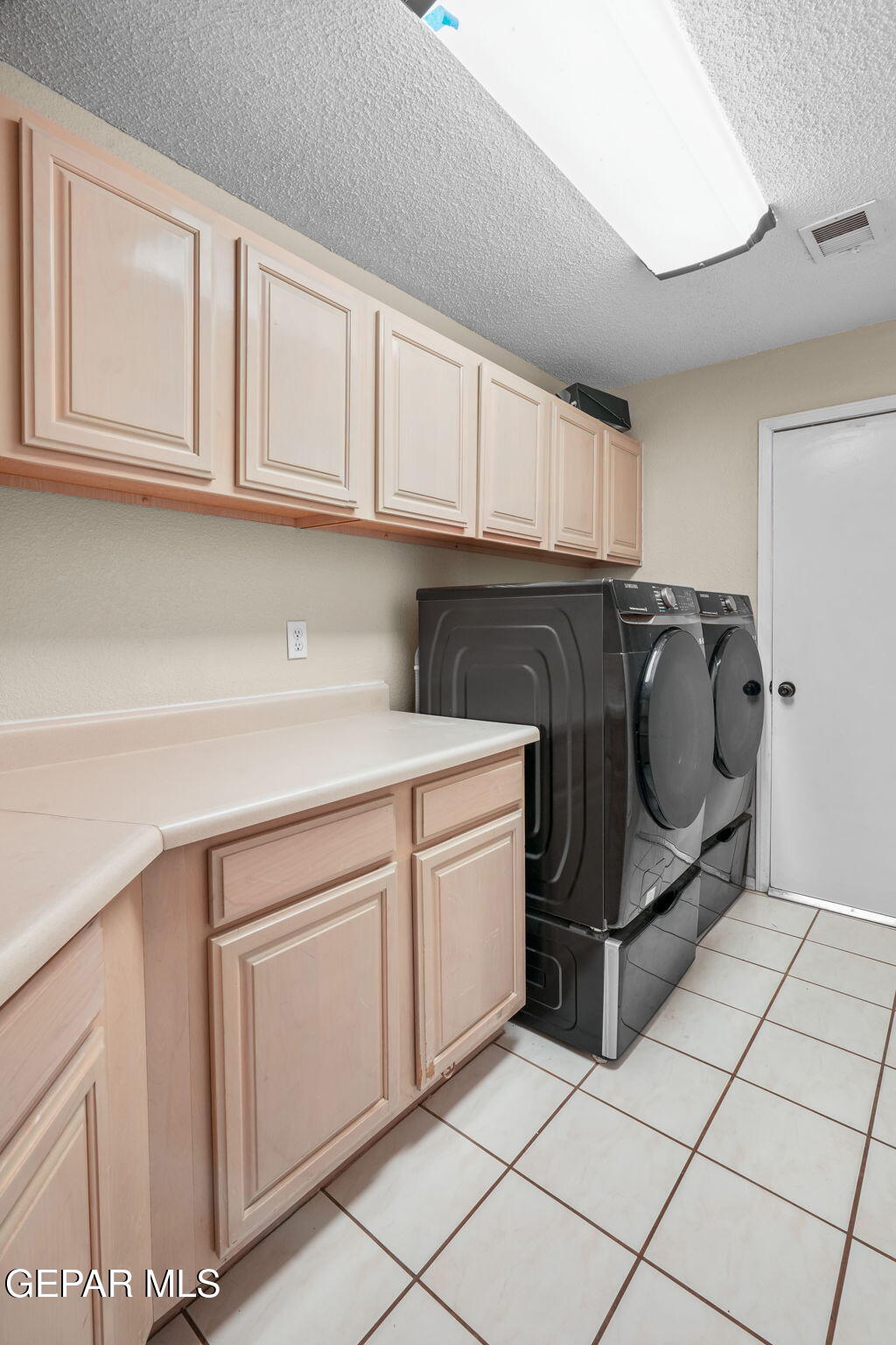 2013 Shadow Ridge Drive El Paso, TX 79938 - Photo 22 of 78 2013 Shadow Ridge Dr-21