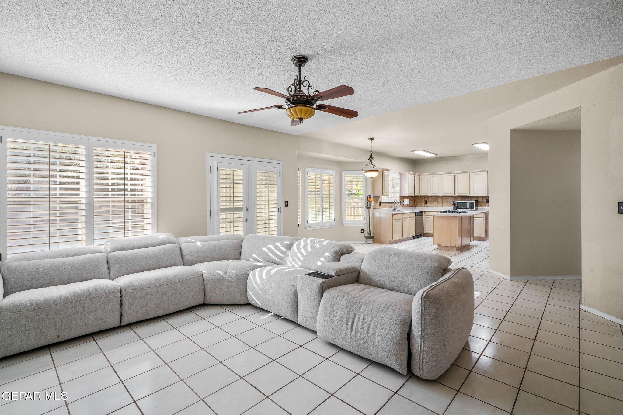 2013 Shadow Ridge Drive El Paso, TX 79938 - Photo 24 of 78 2013 Shadow Ridge Dr-23