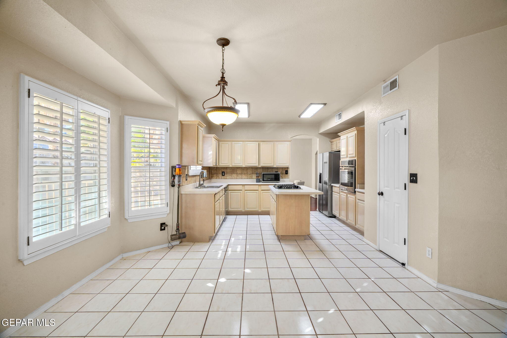 2013 Shadow Ridge Drive El Paso, TX 79938 - Photo 28 of 78 2013 Shadow Ridge Dr-27