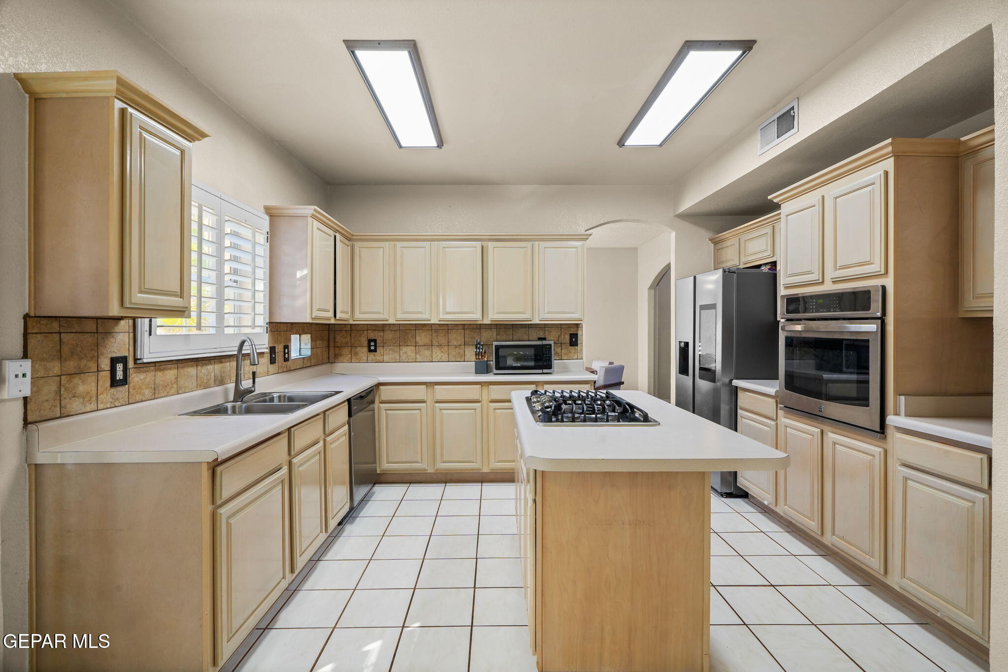 2013 Shadow Ridge Drive El Paso, TX 79938 - Photo 31 of 78 2013 Shadow Ridge Dr-30