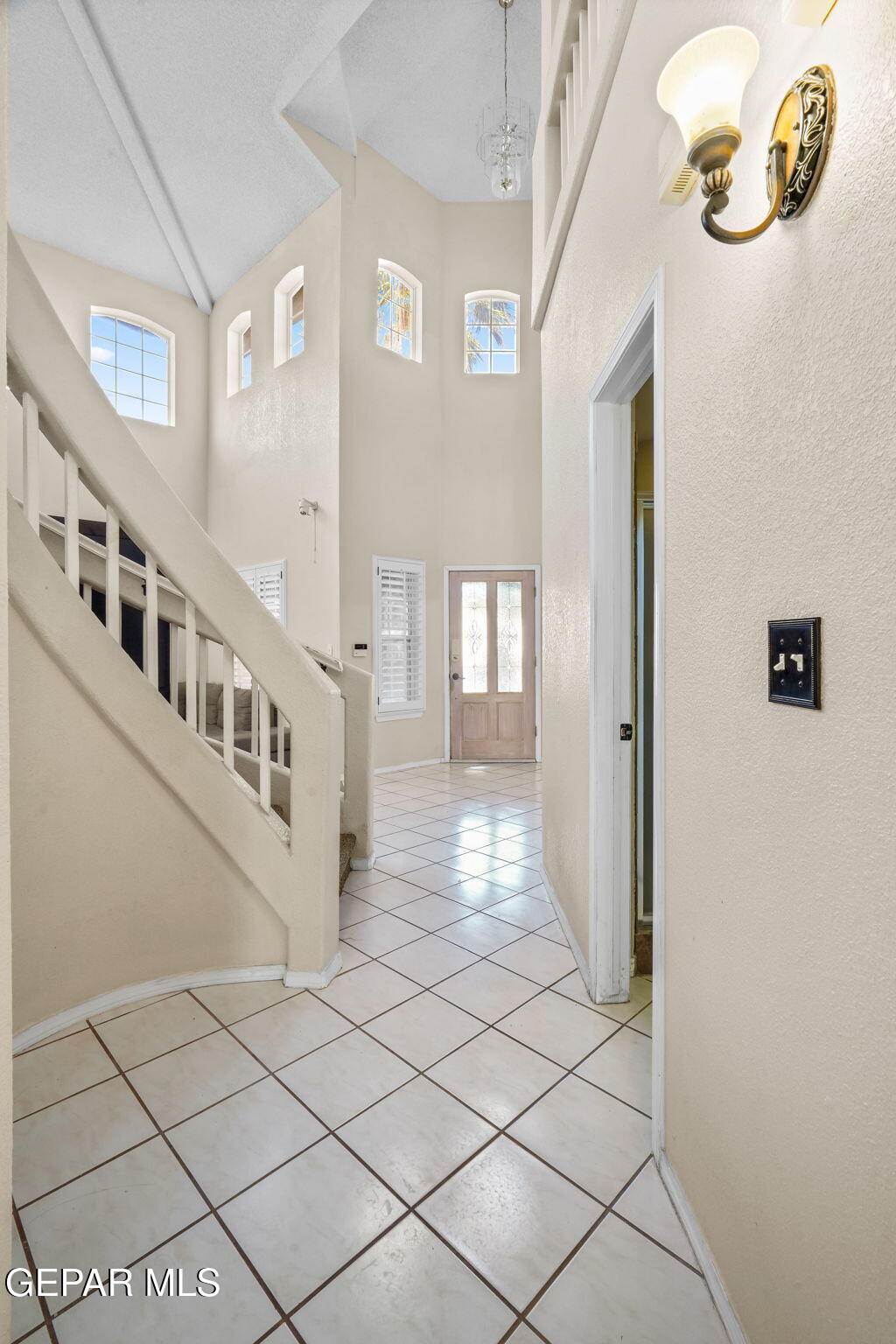 2013 Shadow Ridge Drive El Paso, TX 79938 - Photo 35 of 78 2013 Shadow Ridge Dr-34