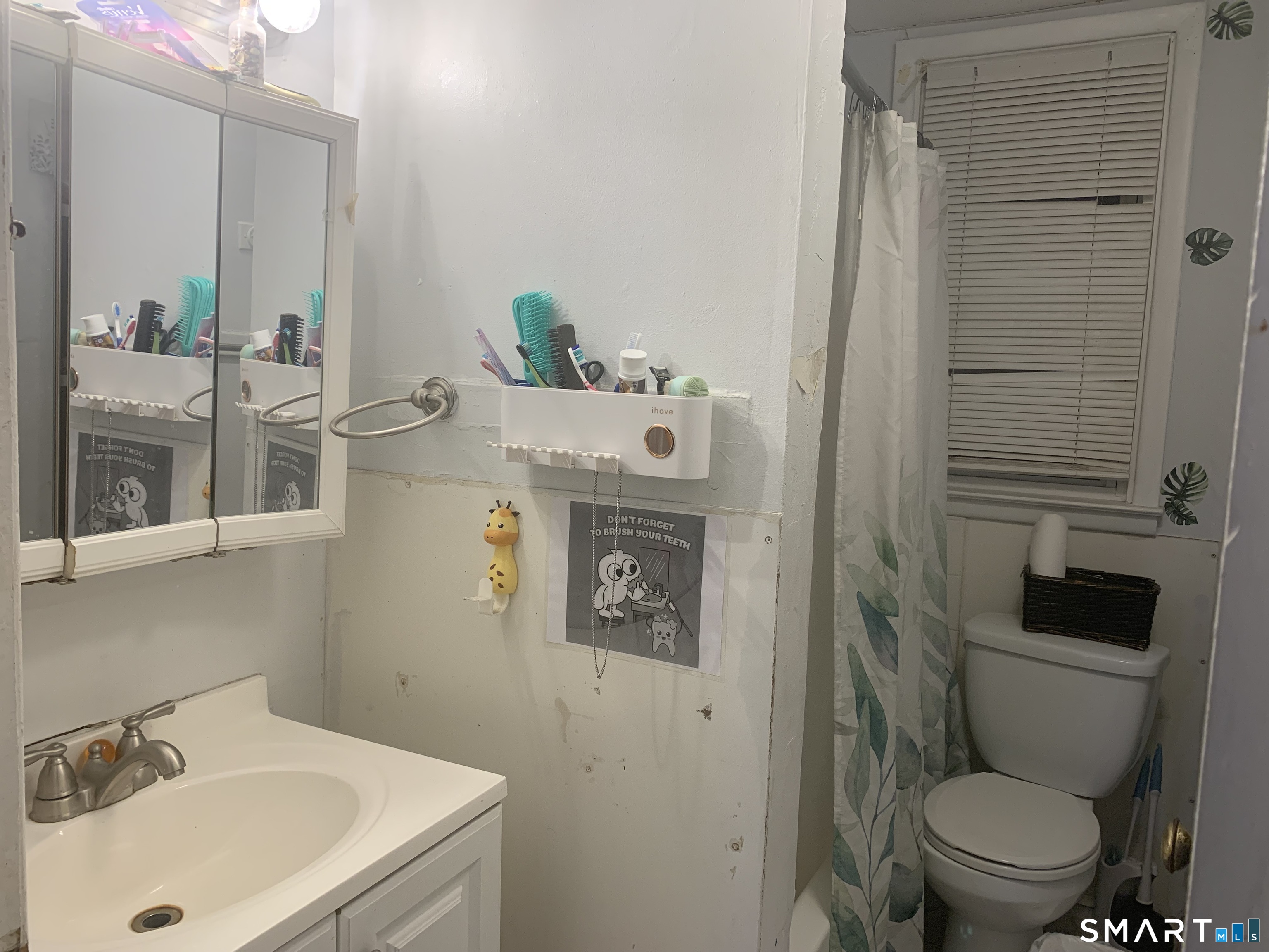 34 Helen Street Hamden, CT 06514 - Photo 4 of 15
