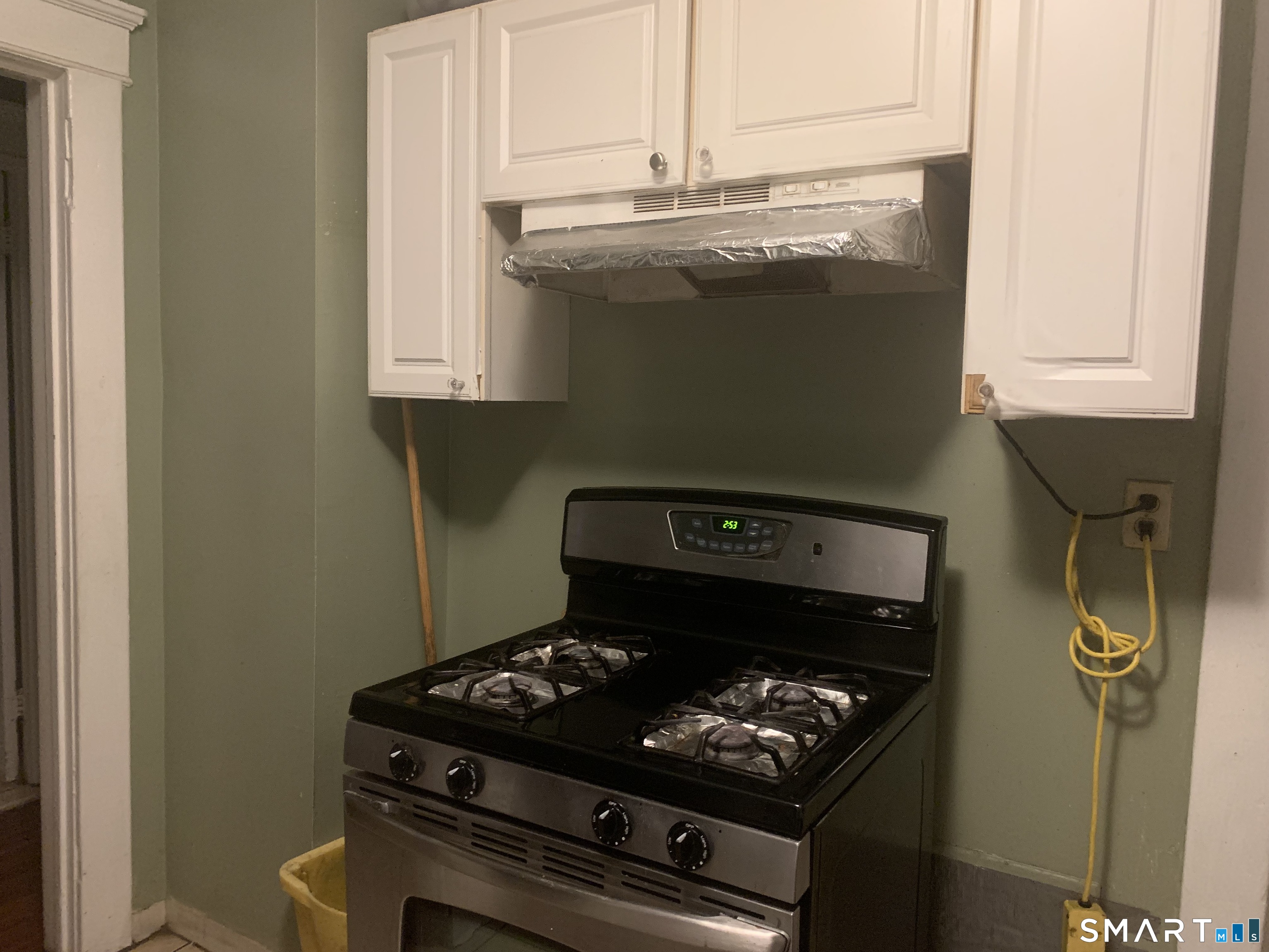 34 Helen Street Hamden, CT 06514 - Photo 7 of 15