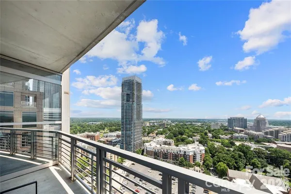$672,000 | 333 West Trade Street, Unit 2200, Charlotte, NC 28202