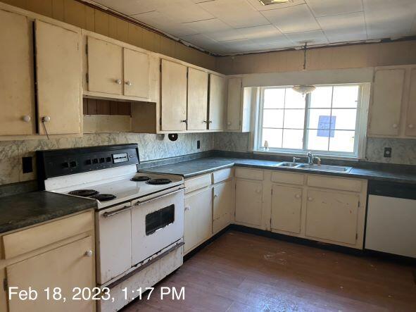12027 Corder Town Road Coeburn, VA 24230 - Photo 6 of 14 Main house kitchen