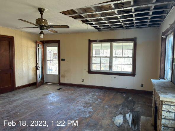 12027 Corder Town Road Coeburn, VA 24230 - Photo 8 of 14 Main House Living Room