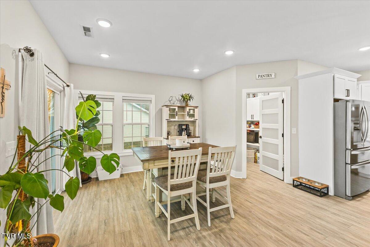 994 Boones Creek Road Jonesborough, TN 37659 - Photo 10 of 49 Dinning Area