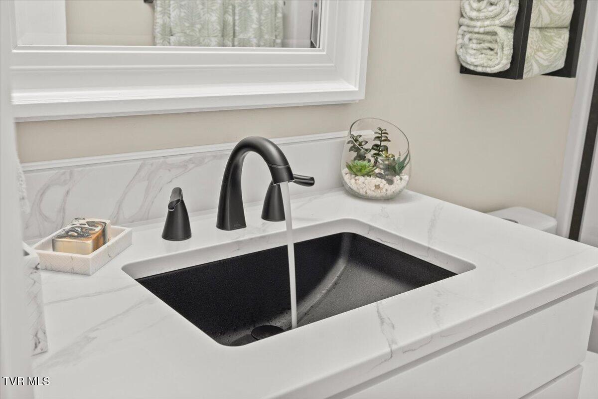 994 Boones Creek Road Jonesborough, TN 37659 - Photo 19 of 49 Bathroom