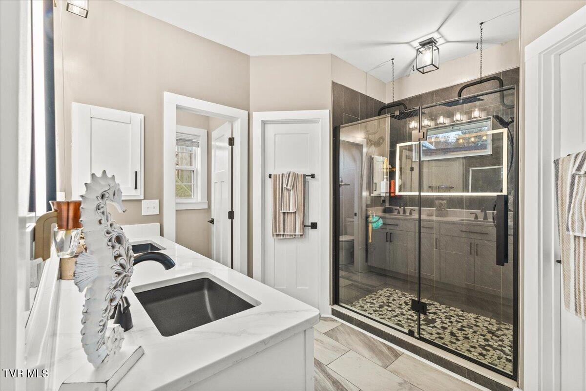 994 Boones Creek Road Jonesborough, TN 37659 - Photo 23 of 49 Primary Suite