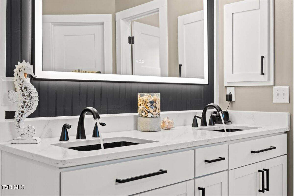 994 Boones Creek Road Jonesborough, TN 37659 - Photo 26 of 49 Primary Suite