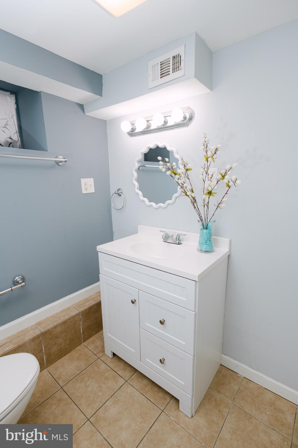 3732 Falls Road Baltimore, MD 21211 - Photo 33 of 46 a bathroom with a bathtub sink and toilet