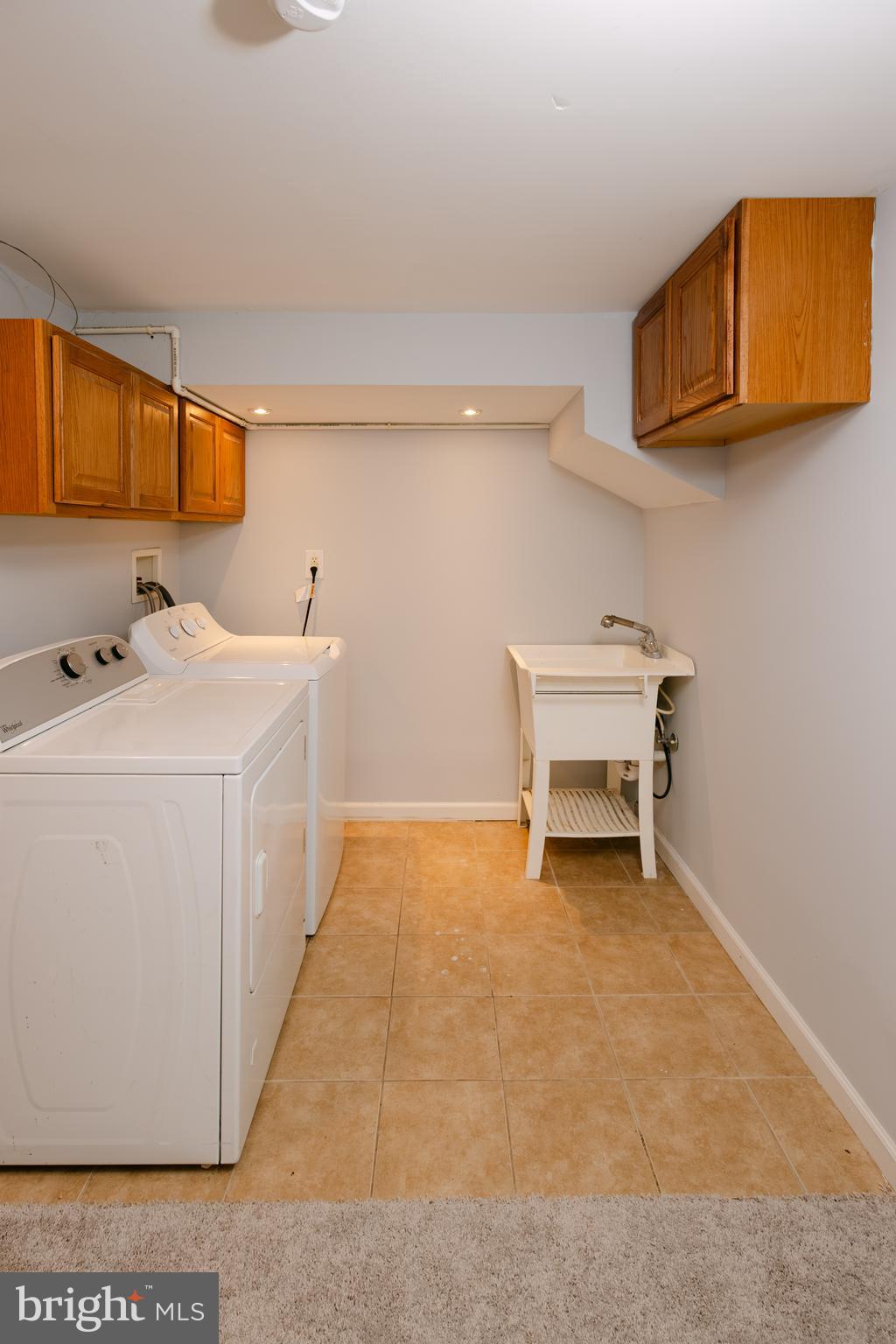 3732 Falls Road Baltimore, MD 21211 - Photo 37 of 46 a utility room with dryer and washer