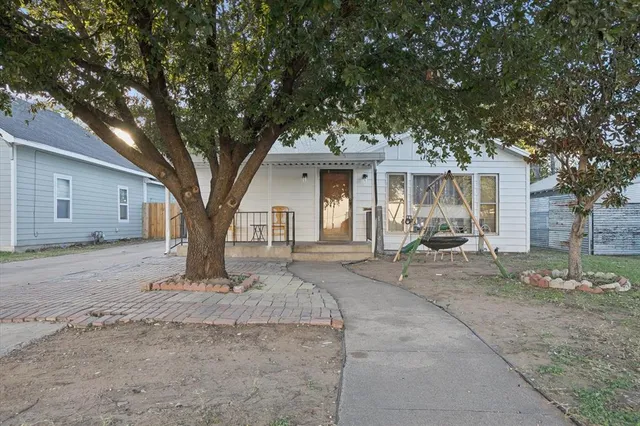 $220,000 | 317 North Chandler Drive, Fort Worth, TX 76111