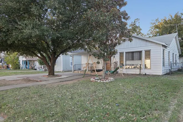$220,000 | 317 North Chandler Drive, Fort Worth, TX 76111