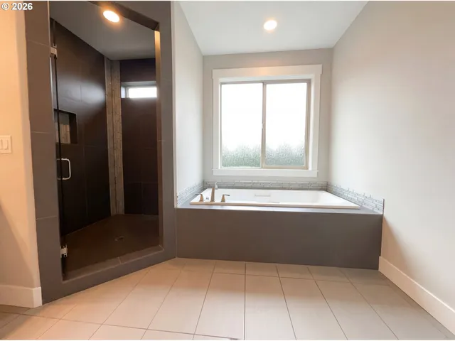 $885,000 | 11712 Northwest 15th Avenue, Vancouver, WA 98685