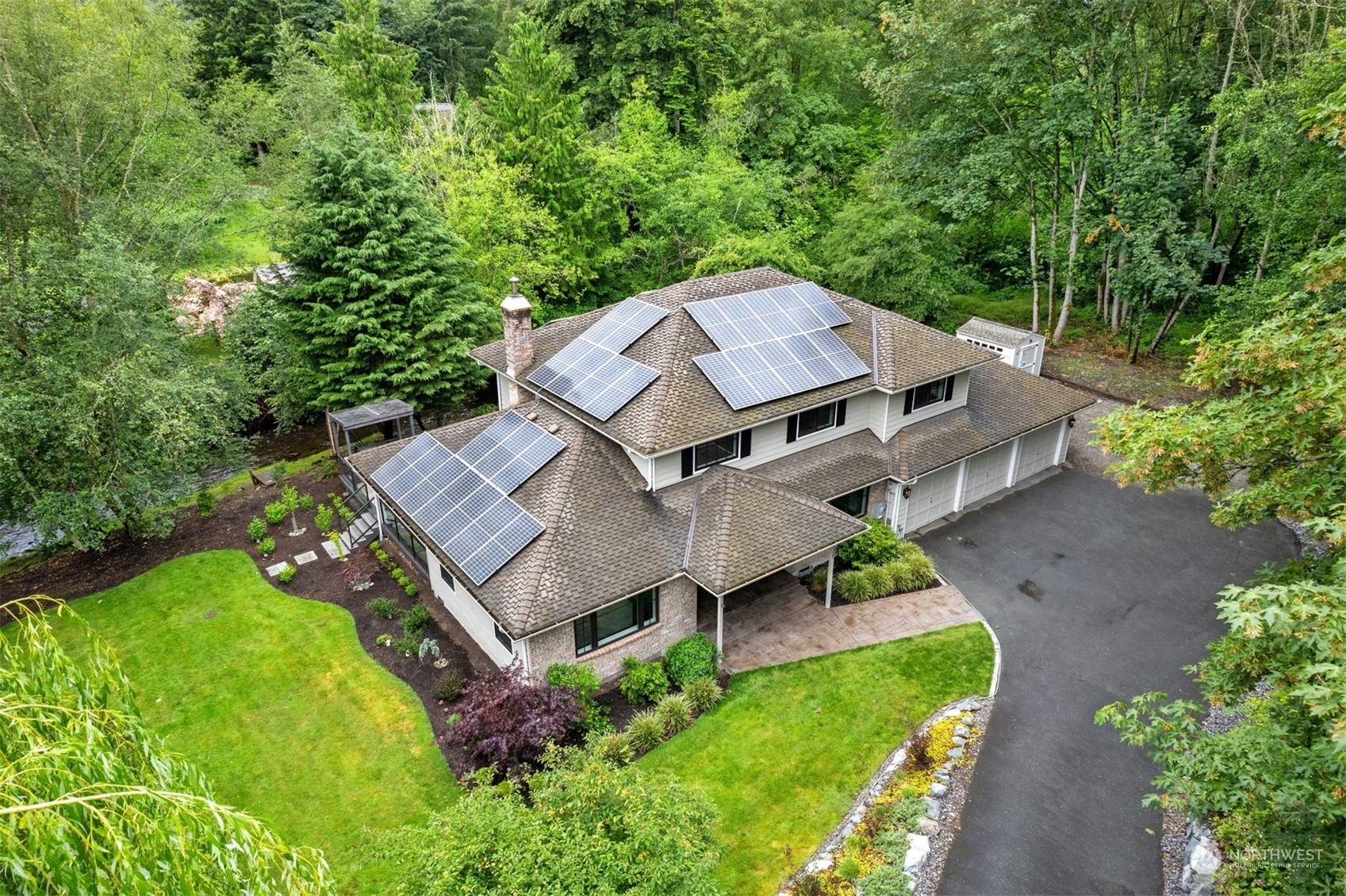 24327 Lockwood Road Bothell, WA 98021 - Photo 38 of 40 an aerial view of a house with a garden