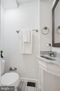 $850,000 | 329 18th Place Northeast, Washington, DC 20002