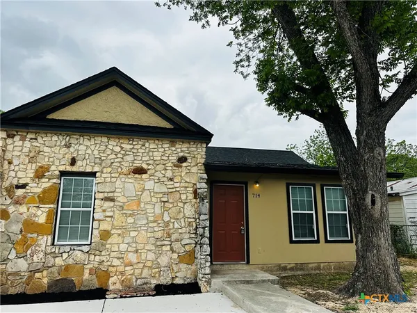 $1,250 | 714 South River Street, Unit A, Seguin, TX 78155