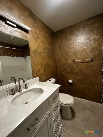 $1,250 | 714 South River Street, Unit A, Seguin, TX 78155