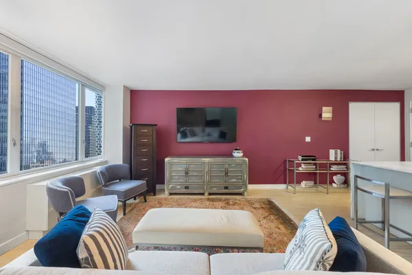 $1,450,000 | 322 West 57th Street, Unit 32Q | Hell's Kitchen