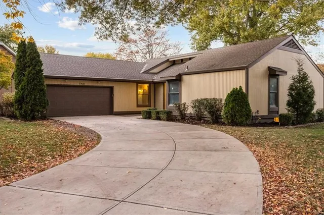 $375,000 | 2300 West Post Oak Road, Olathe, KS 66061