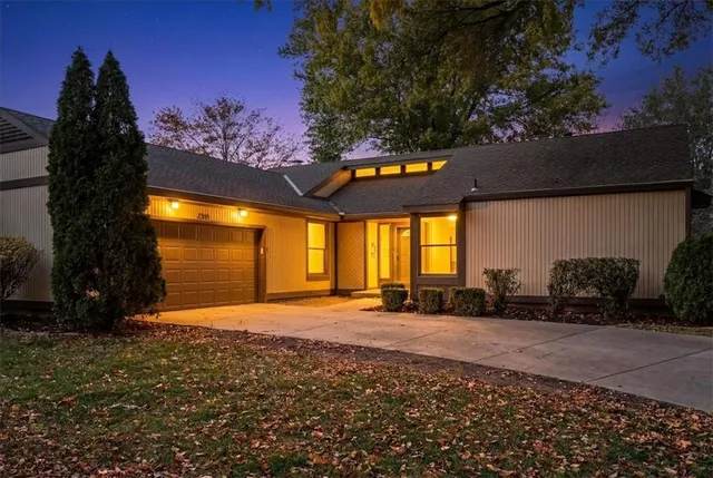 $375,000 | 2300 West Post Oak Road, Olathe, KS 66061