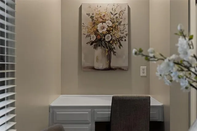 $375,000 | 2300 West Post Oak Road, Olathe, KS 66061