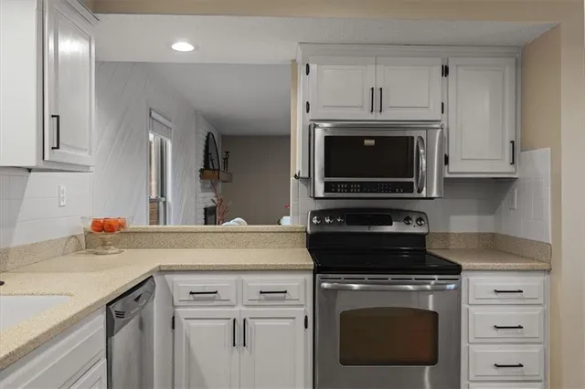 $375,000 | 2300 West Post Oak Road, Olathe, KS 66061