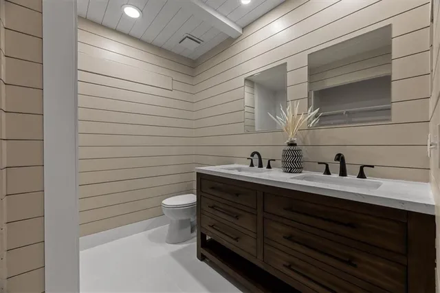 $375,000 | 2300 West Post Oak Road, Olathe, KS 66061