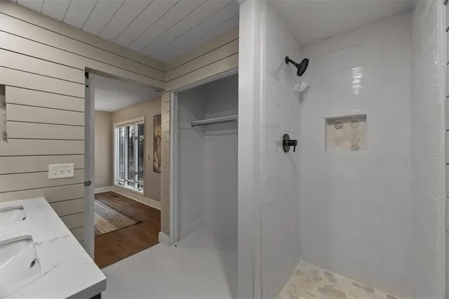 $375,000 | 2300 West Post Oak Road, Olathe, KS 66061