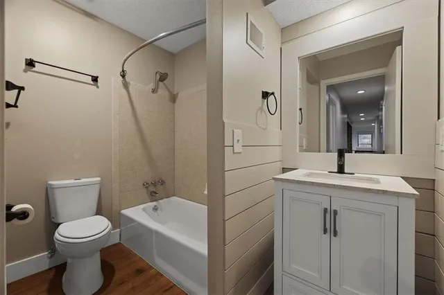 $375,000 | 2300 West Post Oak Road, Olathe, KS 66061