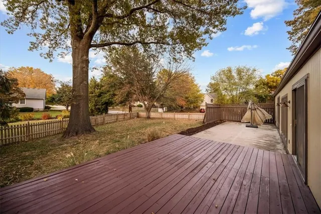 $375,000 | 2300 West Post Oak Road, Olathe, KS 66061