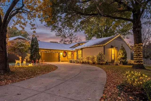 $375,000 | 2300 West Post Oak Road, Olathe, KS 66061