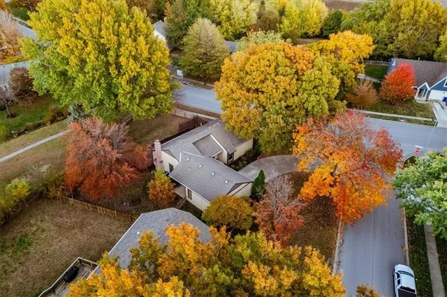 $375,000 | 2300 West Post Oak Road, Olathe, KS 66061