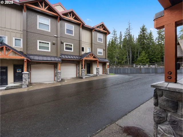 $695,000 | 30605 East Camryn Way, Unit D20, Government Camp, OR 97028