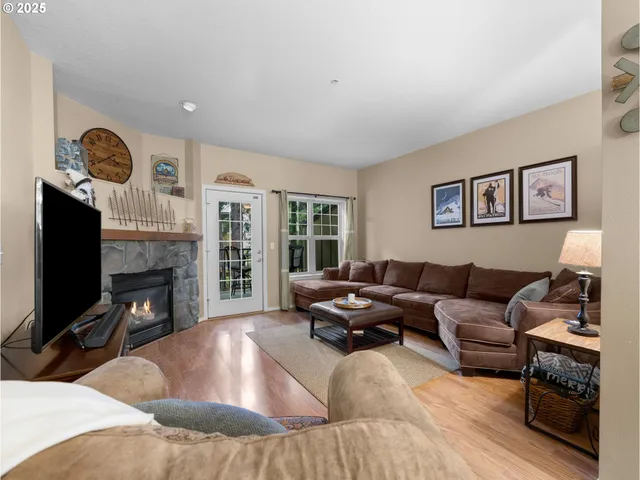 $695,000 | 30605 East Camryn Way, Unit D20, Government Camp, OR 97028