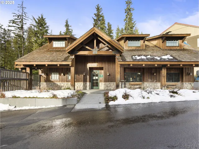 $695,000 | 30605 East Camryn Way, Unit D20, Government Camp, OR 97028