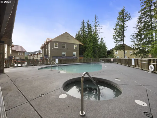 $695,000 | 30605 East Camryn Way, Unit D20, Government Camp, OR 97028