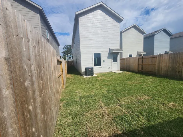 $1,695 | 906 Pertuso Lane, Huffman, TX 77336