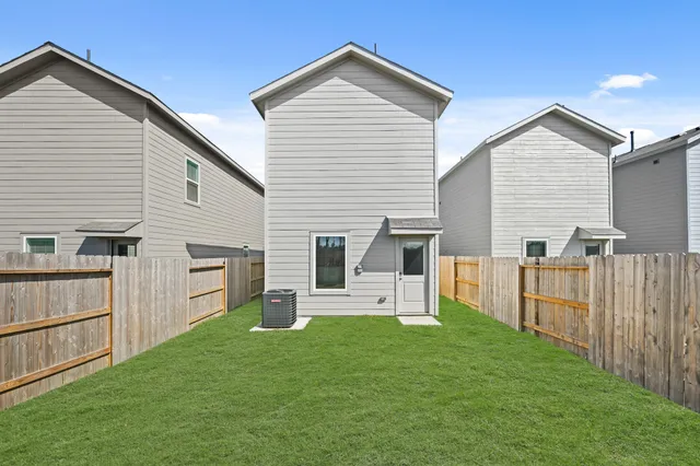 $1,695 | 906 Pertuso Lane, Huffman, TX 77336