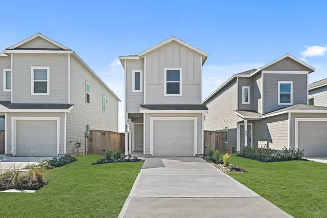 $1,695 | 906 Pertuso Lane, Huffman, TX 77336