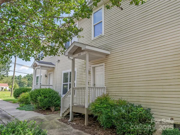 $275,000 | 404 Villas Court, Asheville, NC 28806
