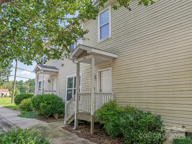 $275,000 | 404 Villas Court, Asheville, NC 28806