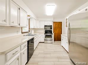 52010 11 Mile Road South Lyon, MI 48178 - Photo 3 of 50