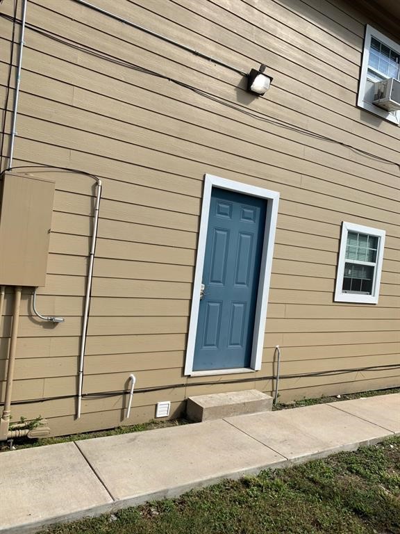 309 Hutcheson Street, Unit 8 Houston, TX 77003 - Photo 11 of 13 a view of entrance