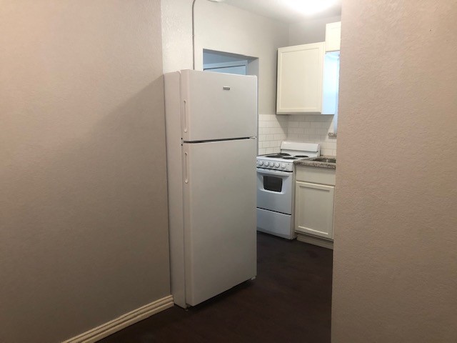 309 Hutcheson Street, Unit 8 Houston, TX 77003 - Photo 3 of 13 a kitchen with a refrigerator and a stove