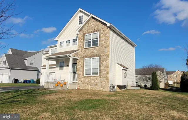 $2,300 | 74 Redstone Court, Felton, DE 19943